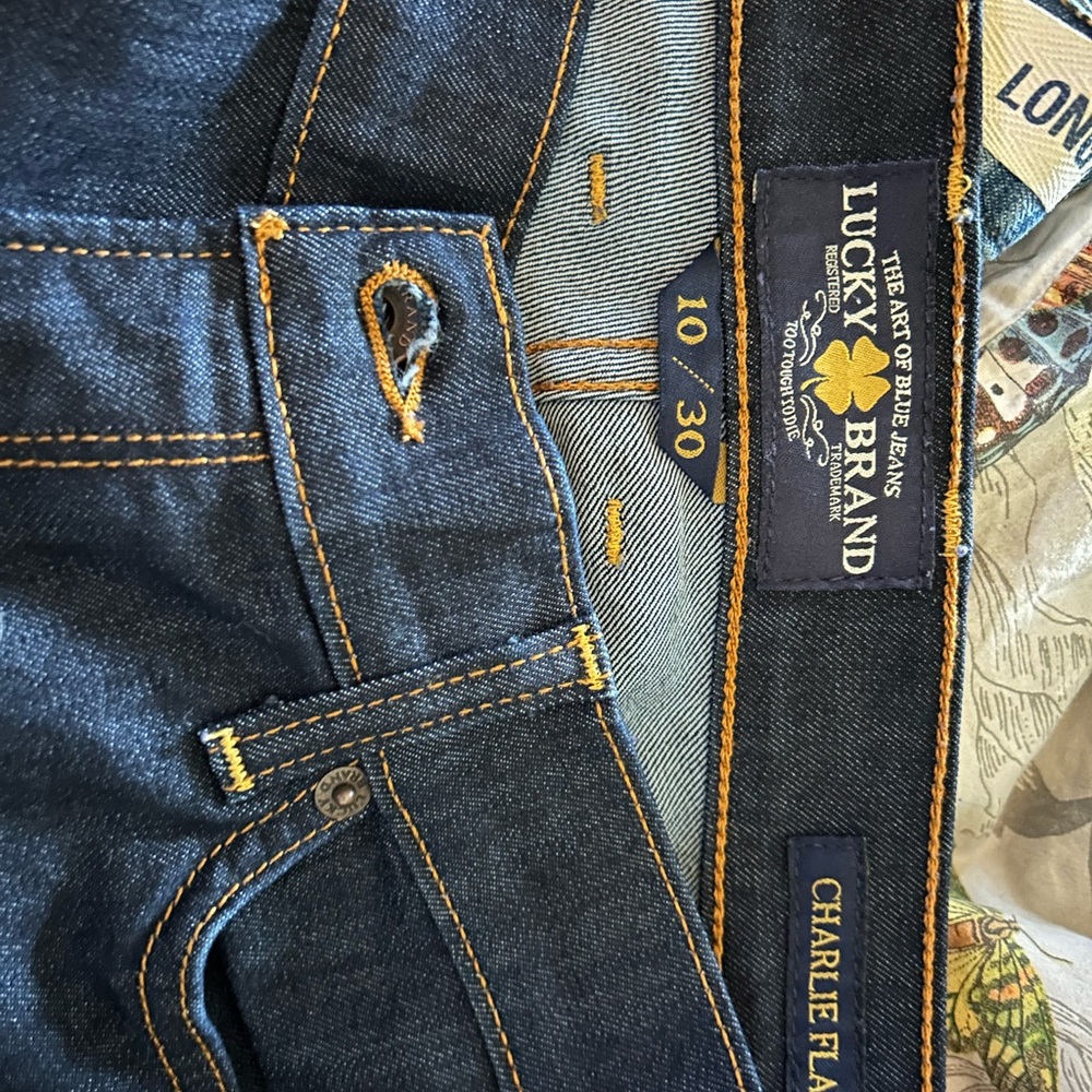 Lucky Brand Women’s Charlie flare size 10/30 dark wash